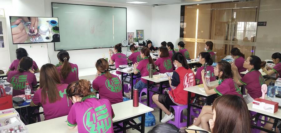 學(xué)美甲好嗎？工資高不高？