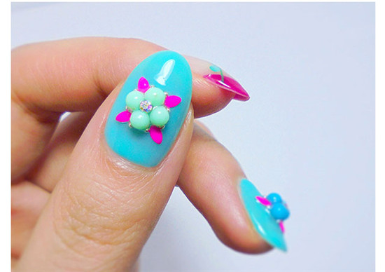 南寧美甲學(xué)校分享：蒂芙尼藍+玫紅色