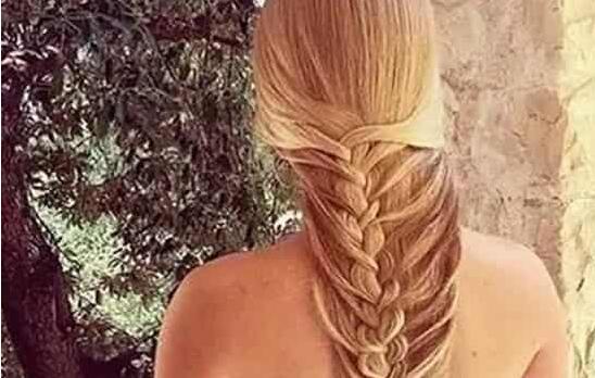 南寧化妝學(xué)校分享：“美人魚辮”的編法教程