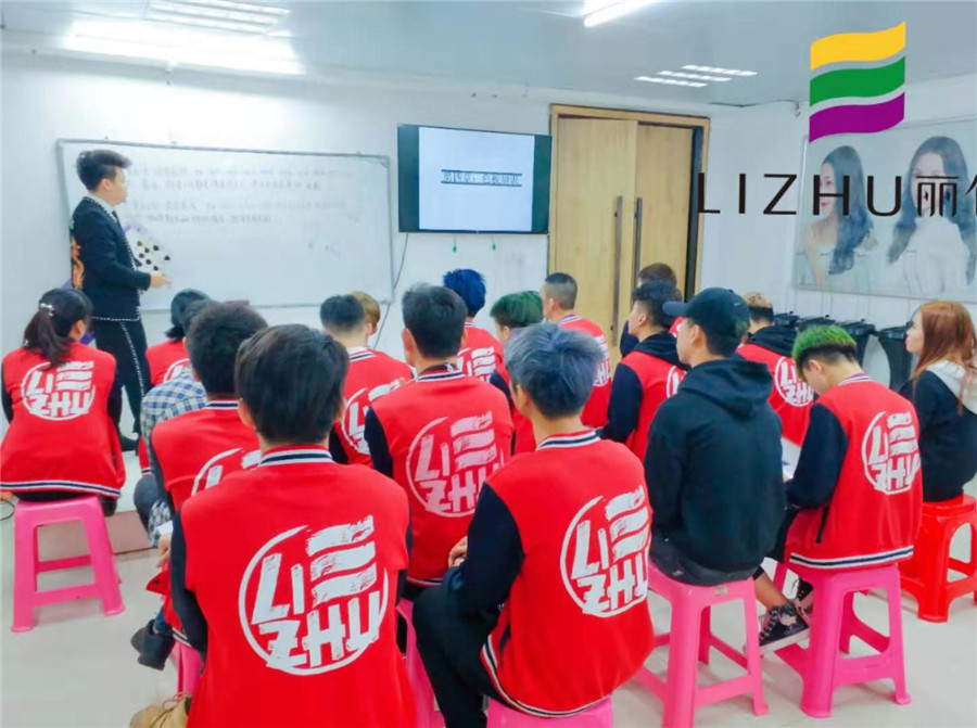 南寧麗竹美發(fā)課堂：當(dāng)你們享受的時候，別人在奔跑