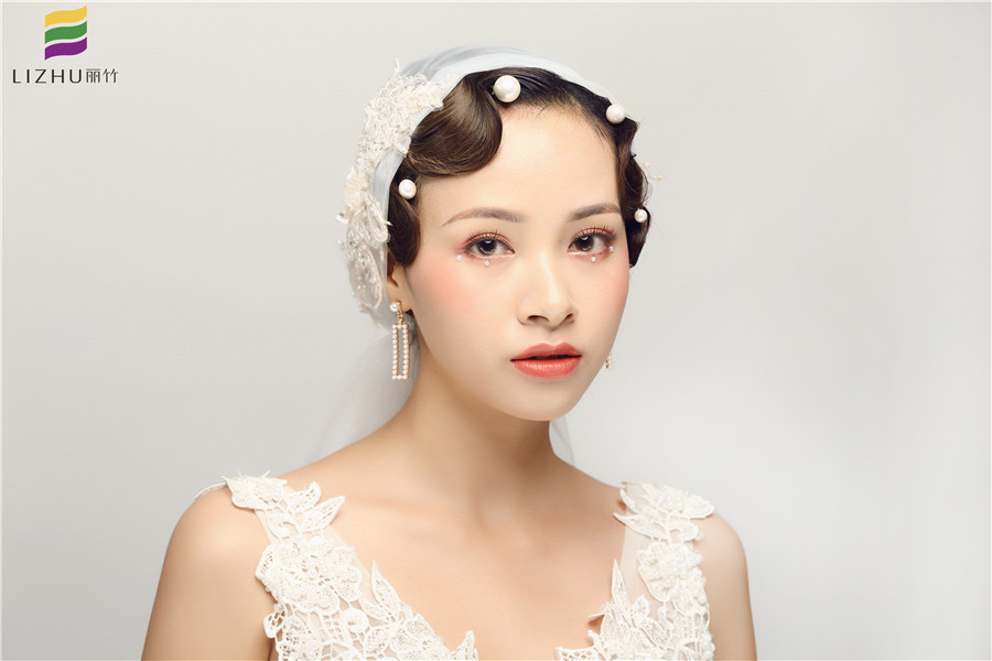 手推波紋復古新娘造型教程，南寧化妝學員是這么打造的