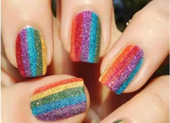 南寧美甲學(xué)校：磨砂彩虹美甲教程，將五顏六色存于指上
