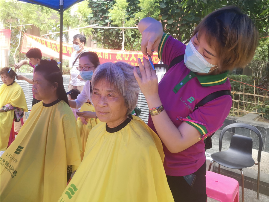 麗竹美發(fā)大篷車一路暢行，實踐出真知