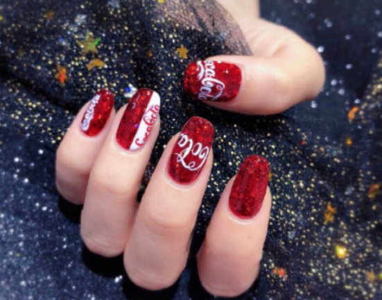 南寧美甲學(xué)校：美甲根部掉色怎么辦？