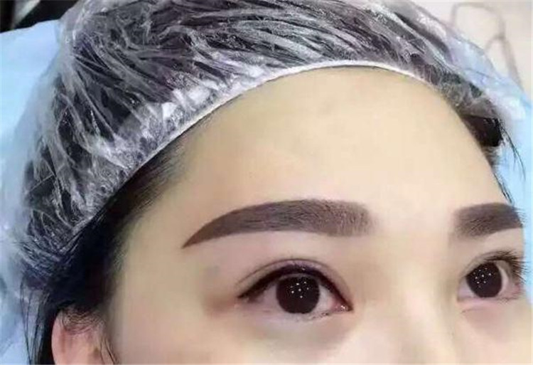 南寧紋繡學(xué)校：紋繡師如何避免暈色的出現(xiàn)