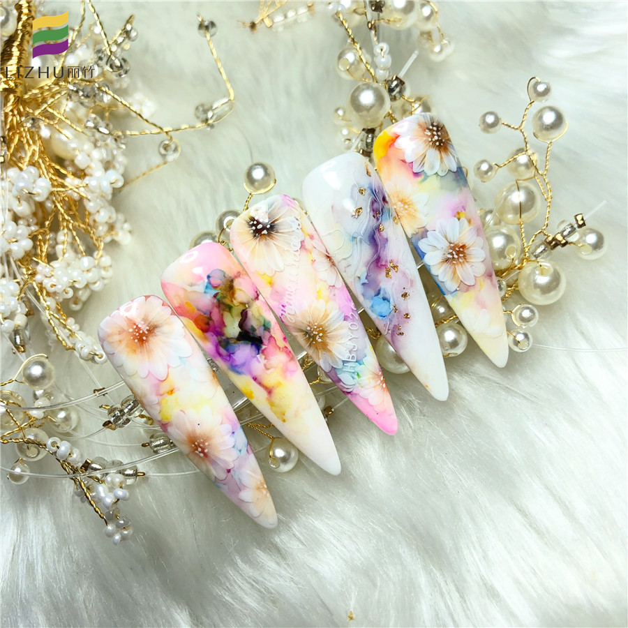 美甲技巧：美甲怎樣做保持時(shí)間長