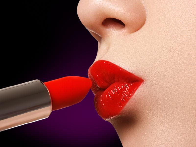 護膚知識：長期涂口紅有哪些危害 