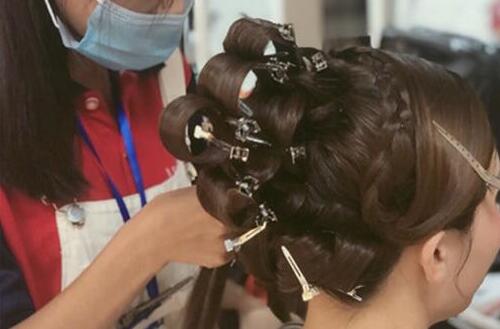 化妝課堂：基礎(chǔ)打牢，王冠不掉