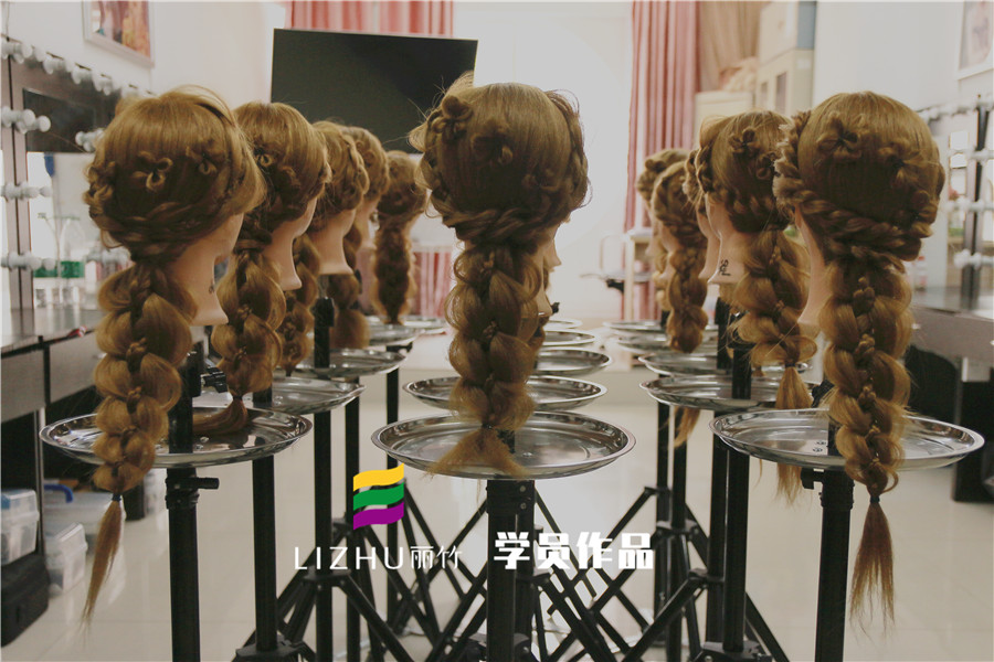 會編四葉草的化妝師運(yùn)氣不會太差