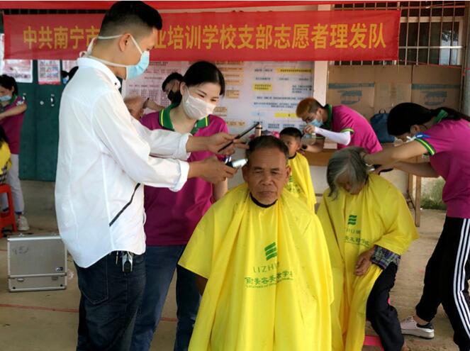 你笑起來(lái)真好看，像春天的花一樣