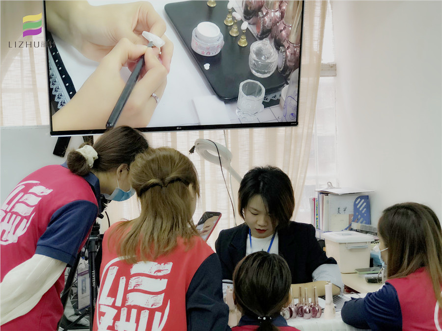 美甲課堂：甲片上畫畫的“baby”