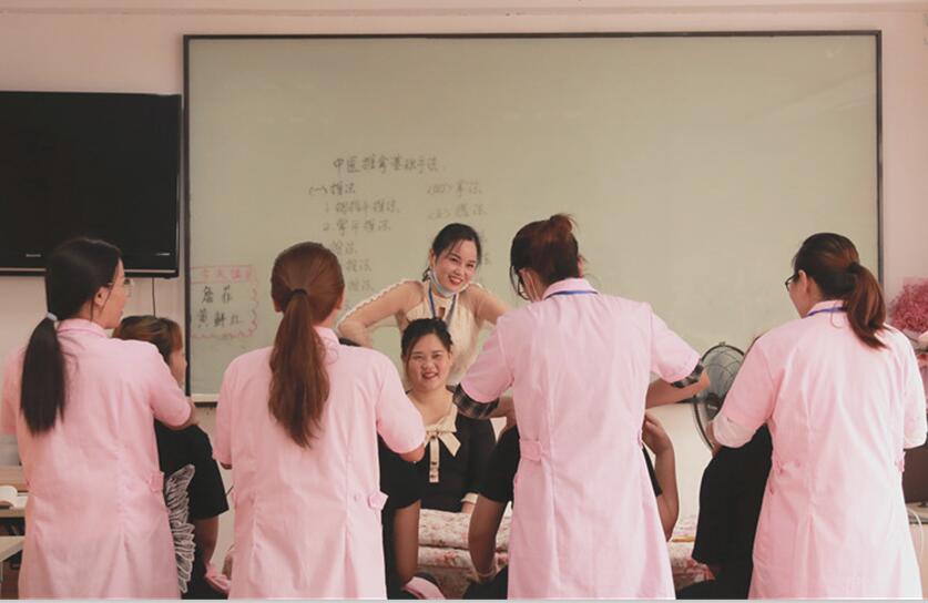 南寧美容學(xué)校：中醫(yī)推拿基礎(chǔ)練習(xí)