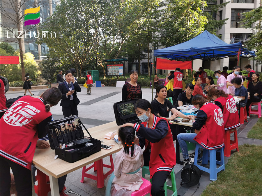 快來(lái)?。∶赓M(fèi)做美容美發(fā)美甲化妝