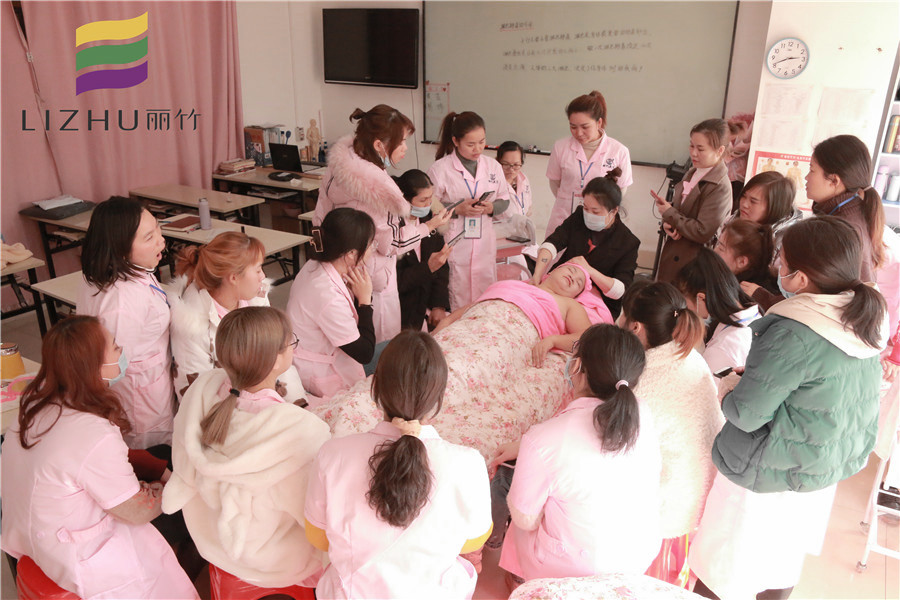 南寧美容學(xué)校：頸部淋巴排毒手法