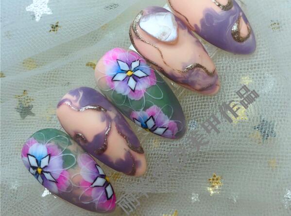 麗竹學(xué)校美甲品：優(yōu)雅彩繪美甲