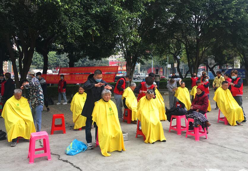 天寒地凍，麗竹義務(wù)理發(fā)暖人心