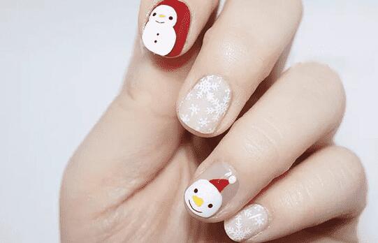 南寧美甲學(xué)校：冬天雪人美甲教程