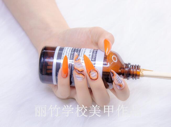 美甲技巧：做完美甲很黏時怎么辦