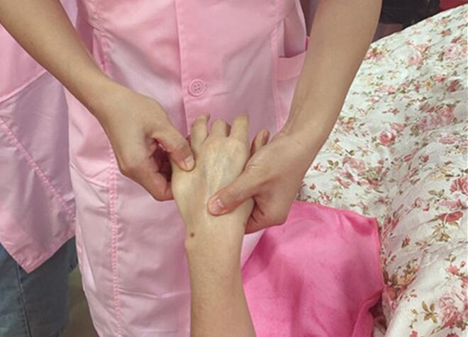 南寧美容培訓：美容手部如何護理