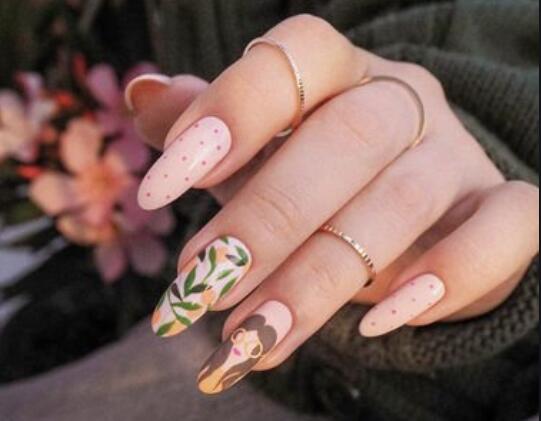 南寧口碑好的美甲學(xué)校：美甲延長膠使用方法