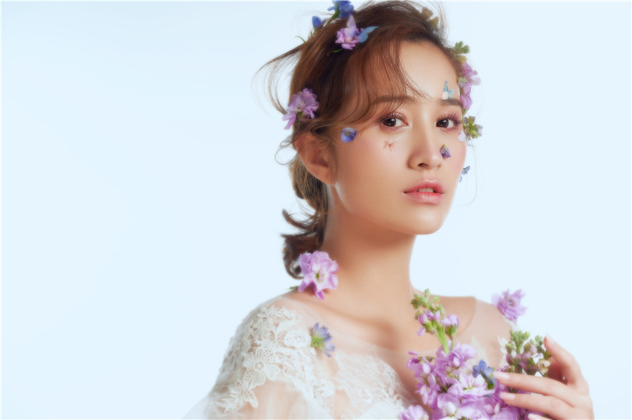 南寧化妝學(xué)校排行榜彩妝作品：鮮花新娘造型