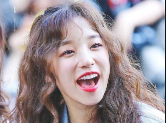 廣西專業(yè)美發(fā)師培訓(xùn)班分享：羊毛燙發(fā)太蓬松怎么辦