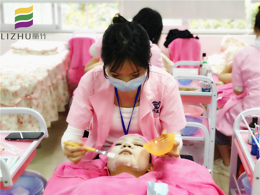 關(guān)注春季補(bǔ)水戰(zhàn)，看看南寧美容哪家教學(xué)好