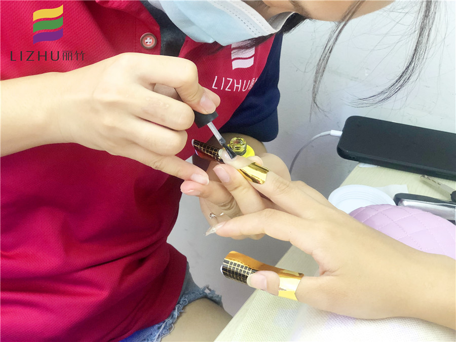 延長甲片和甲片的區(qū)別  廣西有實力的美甲培訓知識分享