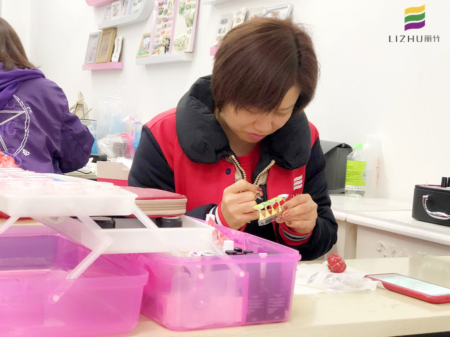 南寧口碑好的美甲學(xué)校學(xué)員感言：推開(kāi)美甲世界的大門(mén)