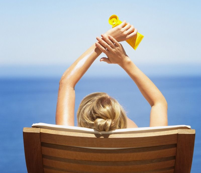 先涂防曬還是隔離？廣西彩妝培訓(xùn)學(xué)校來解答