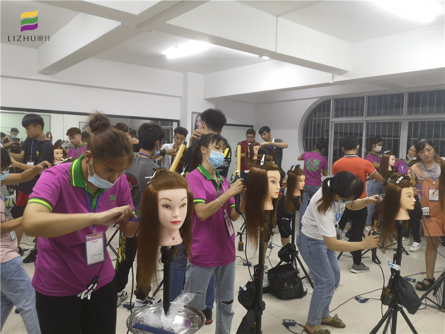 廣西美發(fā)師學(xué)什么？電棒使用技巧了解下