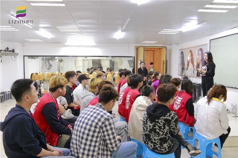 來(lái)廣西南寧美發(fā)學(xué)校學(xué)技能，就業(yè)有保障