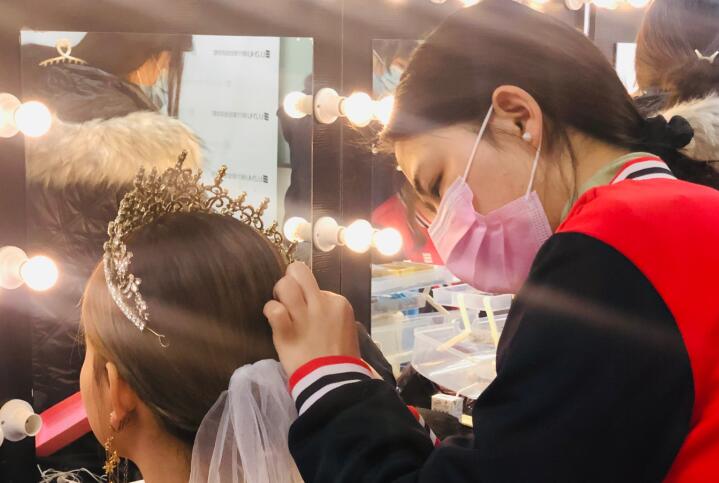 廣西彩妝造型培訓(xùn)課堂：韓式與中式秀禾編發(fā)的特點(diǎn)