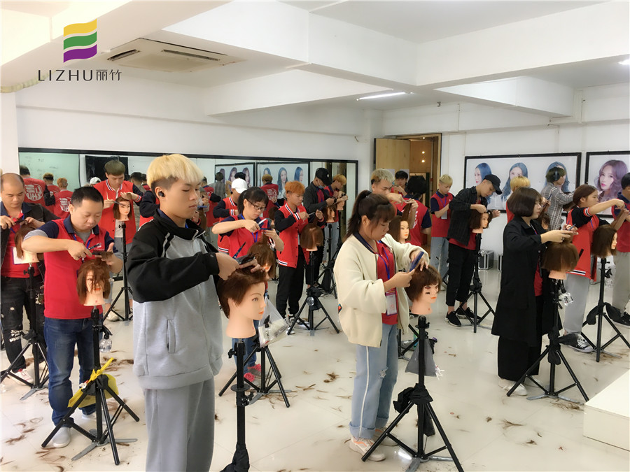 怎么判斷你是否合適剪短發(fā)？南寧美發(fā)師培訓(xùn)班教你