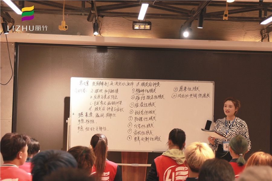 直擊美發(fā)課堂，感受廣西好的美發(fā)學(xué)校氛圍