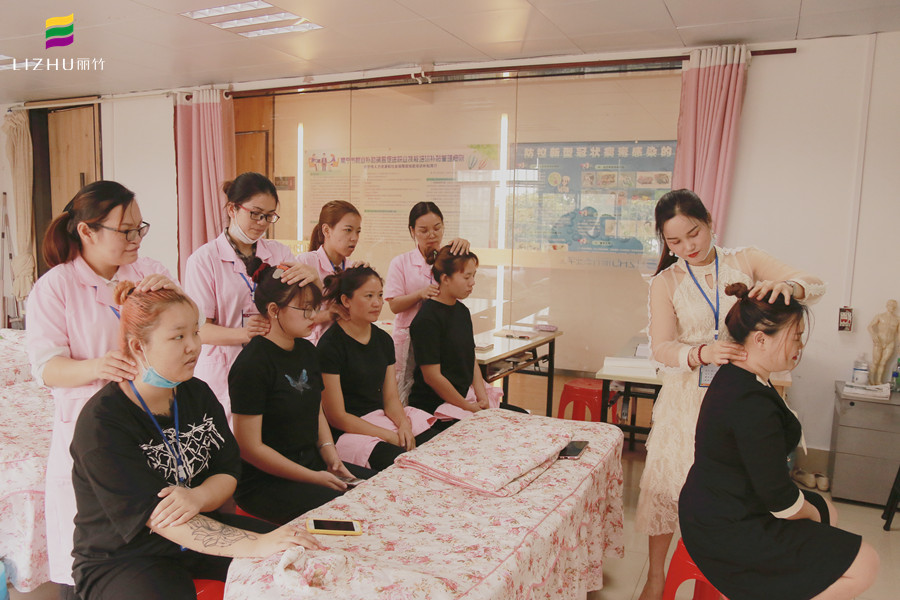 常見(jiàn)中醫(yī)推拿手法，廣西美容學(xué)校為你演示