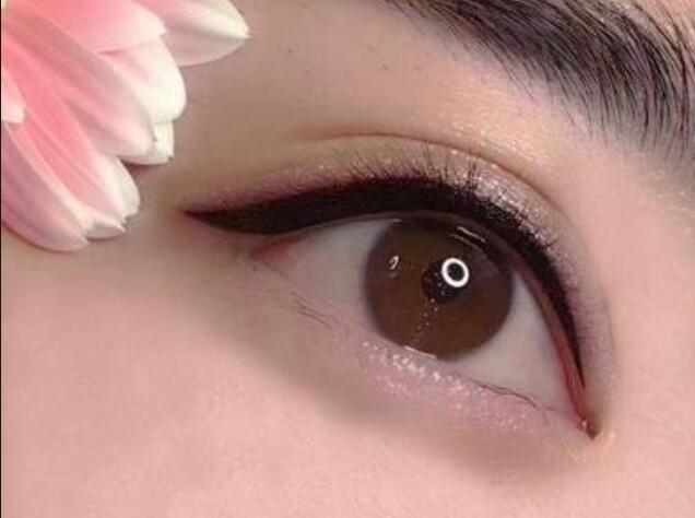 南寧專業(yè)紋繡學(xué)校教你8個(gè)美瞳線不掉色技巧