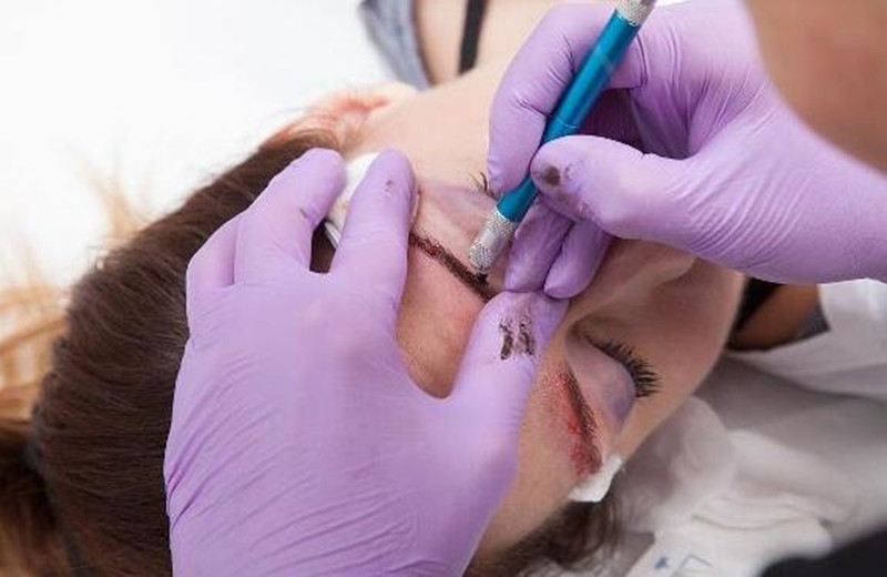 紋眉后為什么要涂修復(fù)液，廣西紋繡學(xué)校告你答案