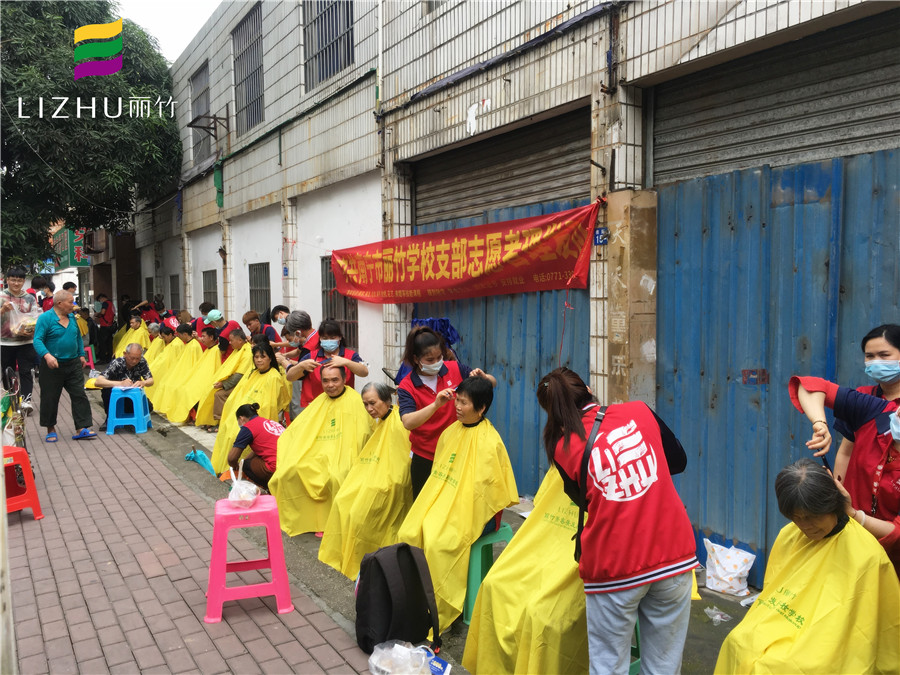 南寧美發(fā)培訓學校義剪大篷車走進北際路社區(qū)