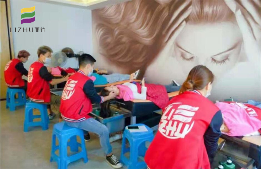 走入廣西美發(fā)學(xué)校課堂，學(xué)專業(yè)美發(fā)洗護(hù)手法