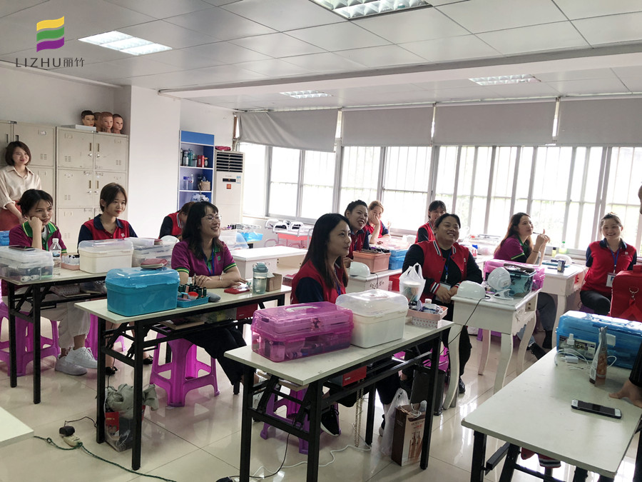 看了美甲就業(yè)宣講，你還會問南寧學美甲有前途嗎？