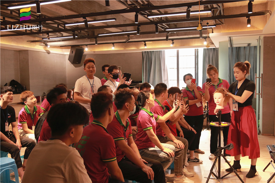 提問：南寧專業(yè)美發(fā)培訓學什么？