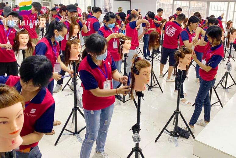 圓形層次修剪是什么？南寧美發(fā)專業(yè)學(xué)校來教你