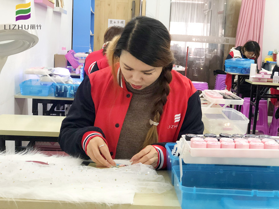 在南寧正規(guī)美甲學(xué)校學(xué)習(xí)，天天都有學(xué)不完的東西