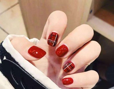 指甲指甲劈了怎么辦？南寧美甲學校教你解決辦法