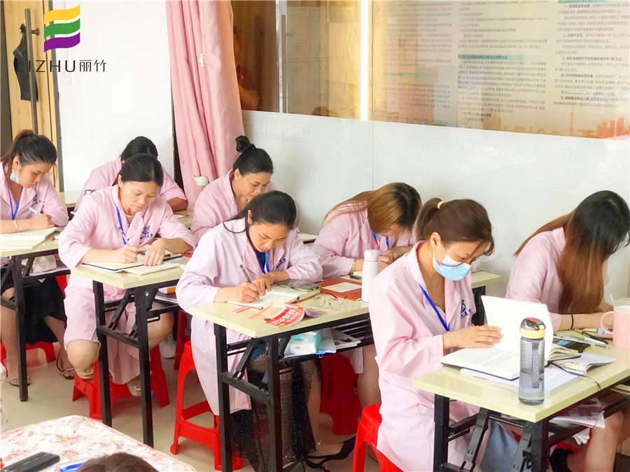 美容師為什么要學(xué)理論知識？南寧專業(yè)美容培訓(xùn)告訴你