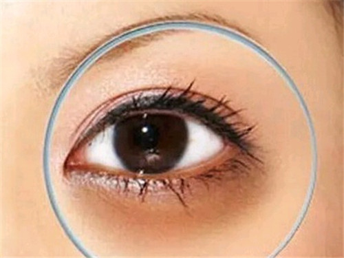 堪比PS的遮瑕教程，南寧學(xué)化妝的學(xué)校幫你找到了