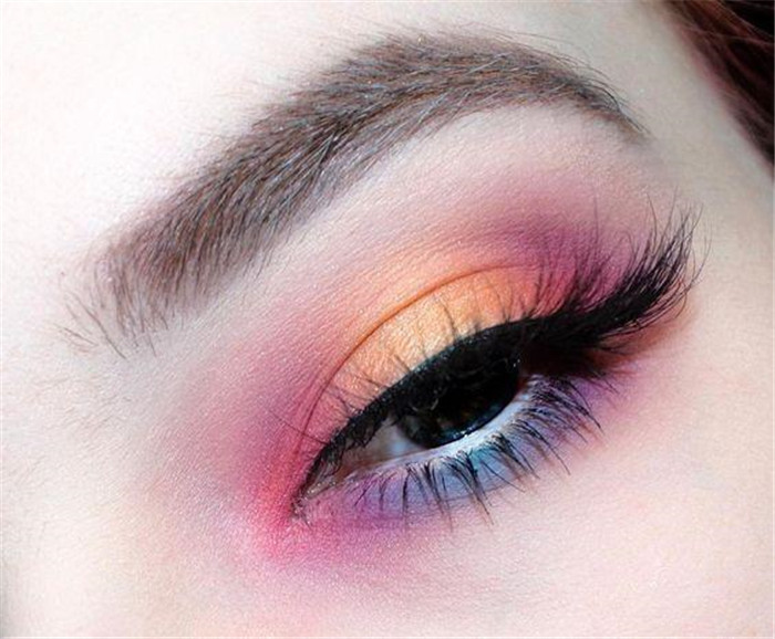 初學(xué)者眼影畫法教程，南寧化妝培訓(xùn)班教你