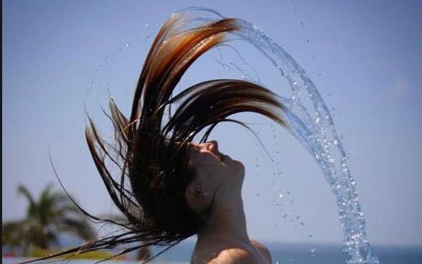 快住手！南寧美發(fā)學(xué)校教你正確洗頭方法