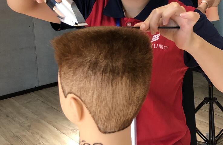 想學(xué)平頭修剪技巧？來廣西美發(fā)學(xué)校就對(duì)了